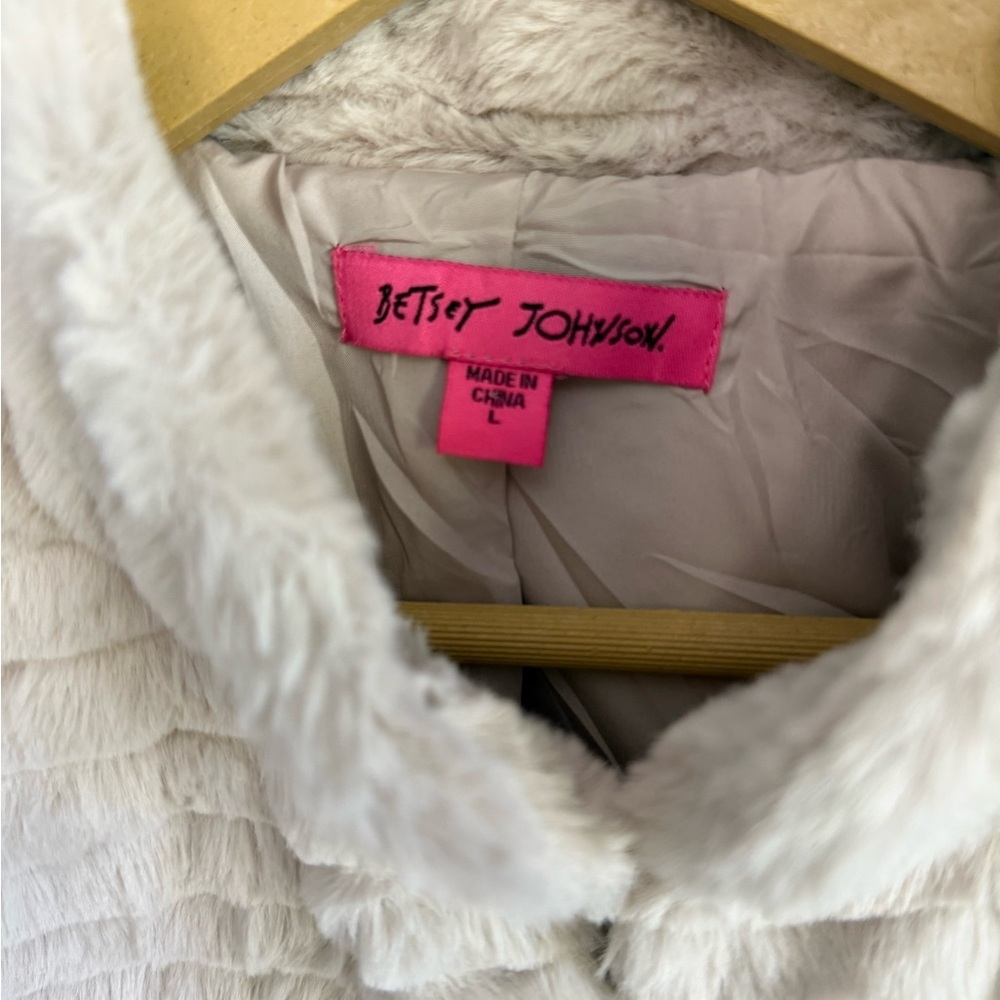 Betsey Johnson Faux Fur Chubby Mini Jacket Size Large EUC - Picture 4 of 5
